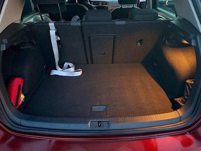 Gebraucht VW Golf VII 116 PS (85 kW) 2019 Rot Limousine