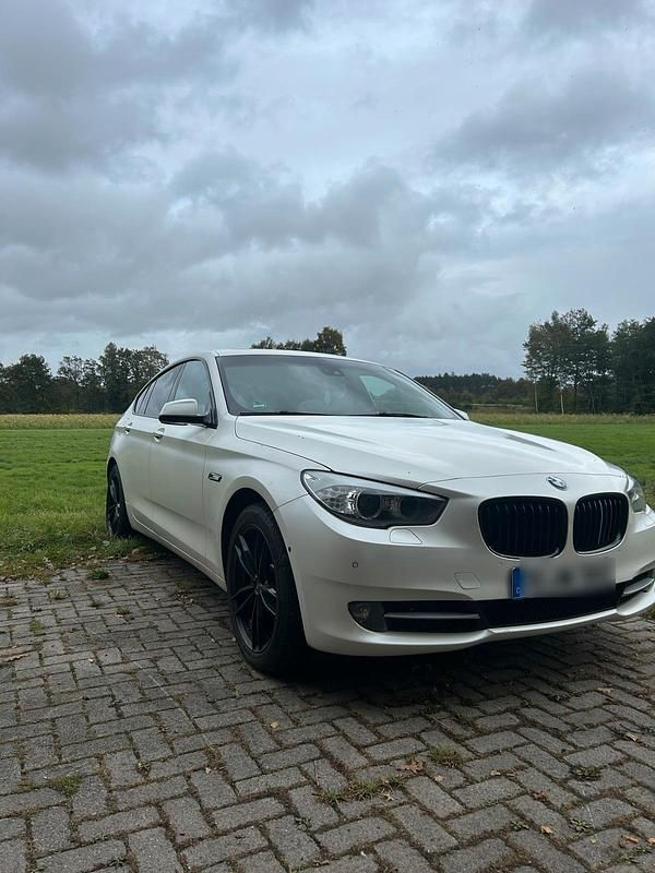Weiß Gebraucht 2010 BMW 530 Gran Turismo Limousine | 11.000 € (Fairer Preis) - Bild 1/4
