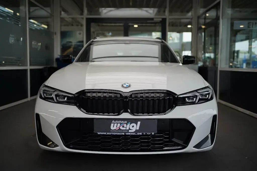 Gebraucht BMW 320 M Sport 184 PS (135 kW) 2022 Weiß Limousine