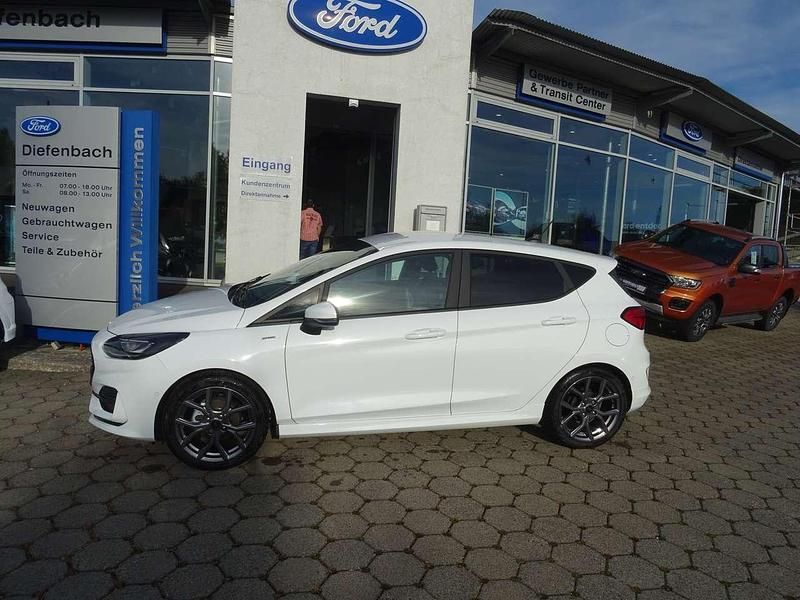 Gebraucht Ford Fiesta ST-Line 101 PS (74 kW) 2023 Frostweiß Kleinwagen