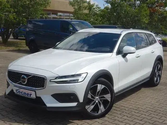 Gebraucht Volvo V60 CC Plus 197 PS (144 kW) 2023 Weiß Kombi