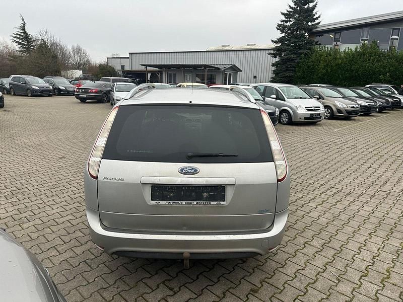 Gebraucht Ford Focus Style 101 PS (74 kW) 2008 Silber Kombi