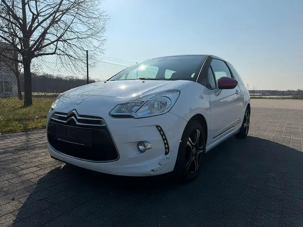 Gebraucht Citroën DS3 Chic 95 PS (69 kW) 2012 Weiß Kleinwagen