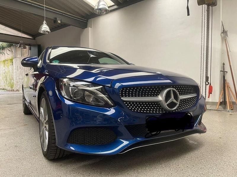 Blau Gebraucht 2016 Mercedes C200 AMG line Coupé | 18.500 € (Fairer Preis) - Bild 1/4