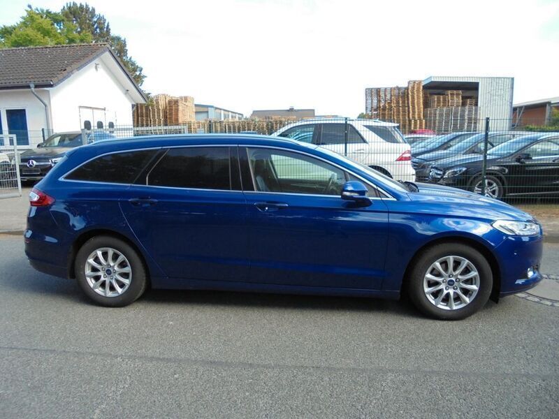 Gebraucht Ford Mondeo Titanium 241 PS (177 kW) 2016 Blau Limousine