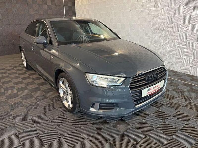 Gebraucht Audi A3 Sport 116 PS (85 kW) 2018 Grau Limousine