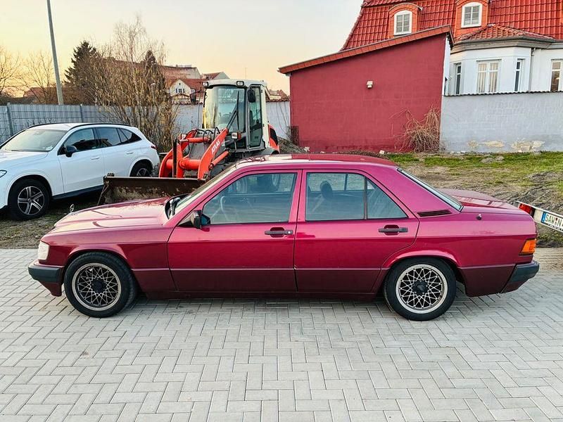 Gebraucht Mercedes 190 118 PS (86 kW) 1988 Rot Limousine