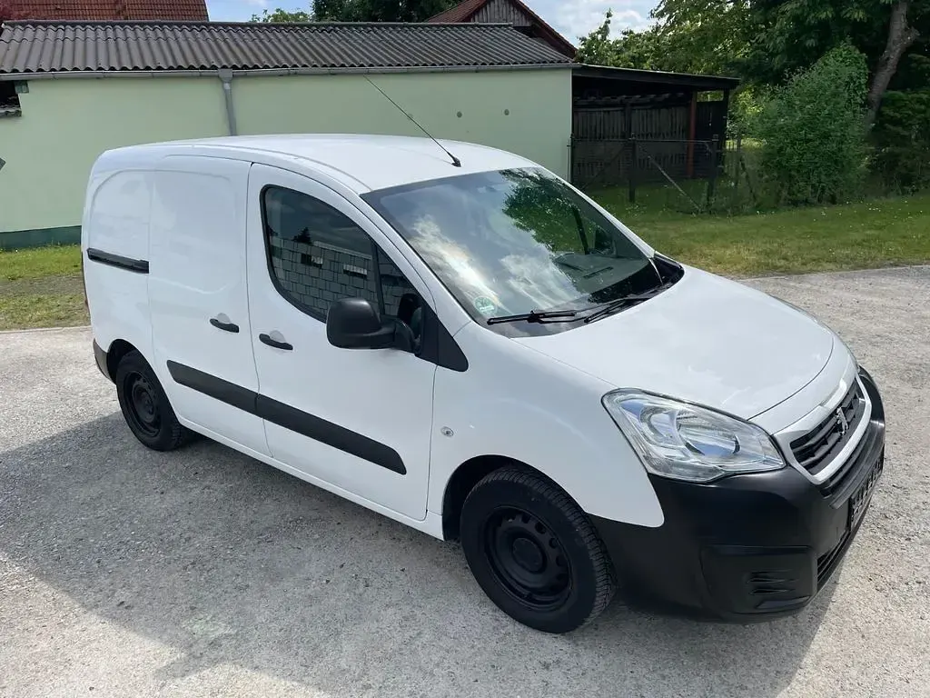 Gebraucht Peugeot Partner 99 PS (72 kW) 2017 Weiß Van / Kleinbus