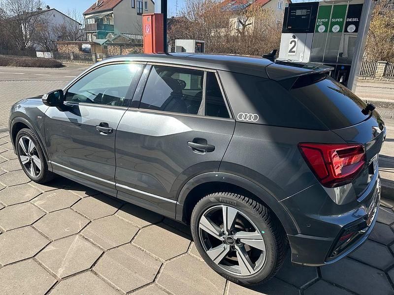 Gebraucht Audi Q2 S-Line 150 PS (110 kW) 2023 Grau SUV