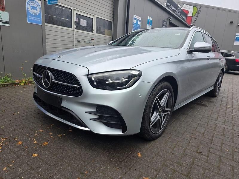 Silber Gebraucht 2022 Mercedes E300 AMG line Kombi | 25.650 € (Guter Preis) - Bild 1/4