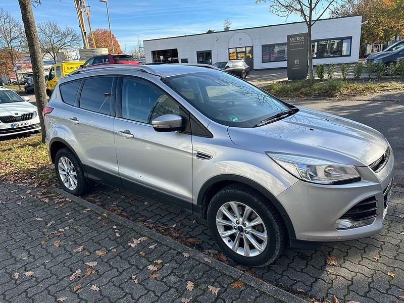 Silber Gebraucht 2015 Ford Kuga Titanium SUV | 11.500 € (Guter Preis) - Bild 1/4