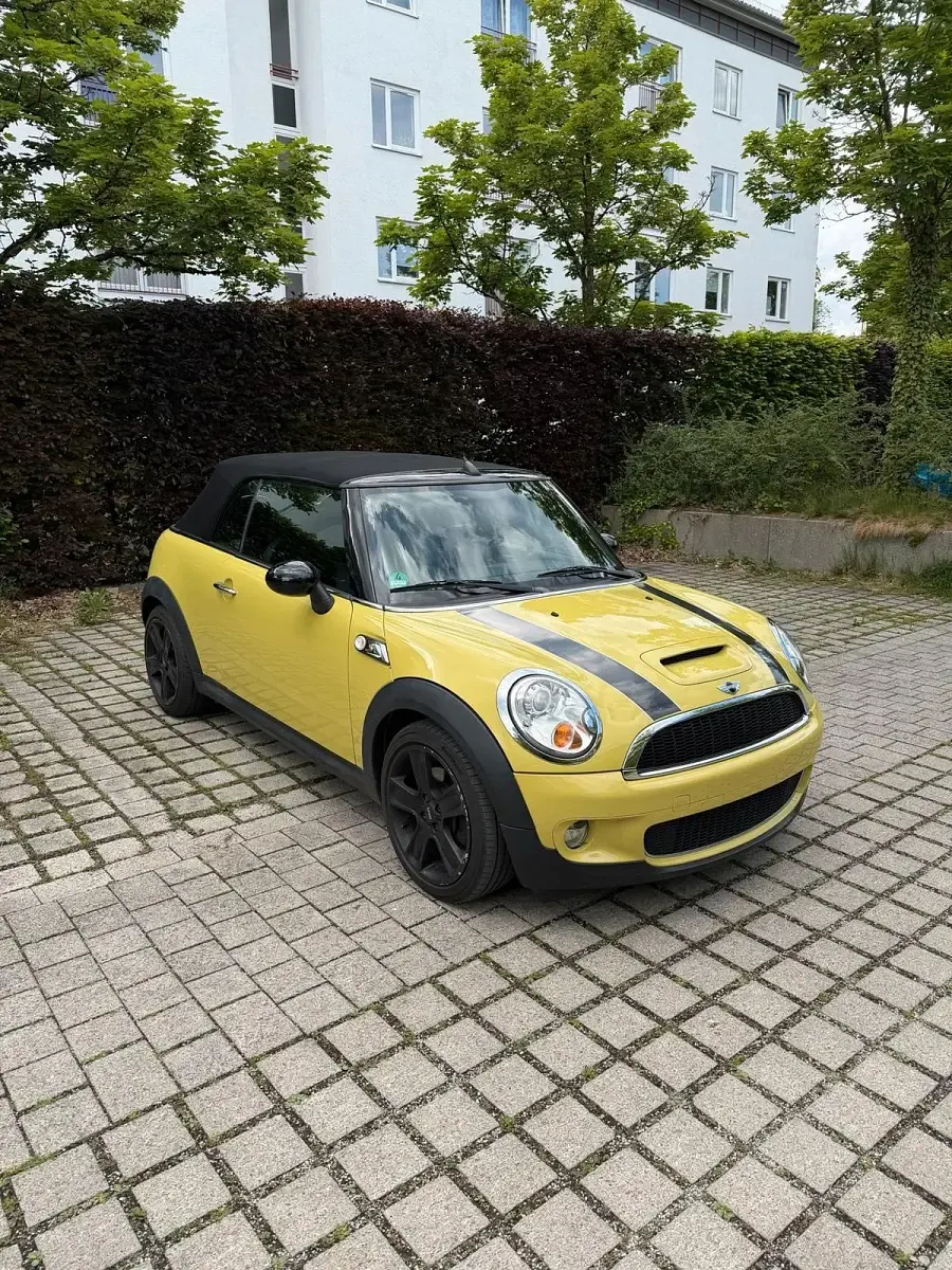 Usata Mini Cooper S Cabriolet 174 CV (127 kW) 2009 Giallo Cabrio