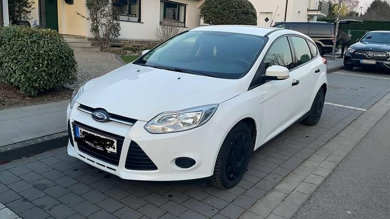 Gebraucht Ford Focus 75 PS (55 kW) 2014 Weiß Limousine