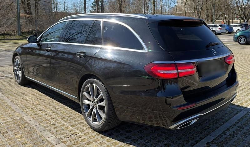 Gebraucht Mercedes E200 184 PS (135 kW) 2018 Schwarz Kombi