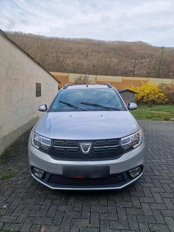 Gebraucht Dacia Logan 90 PS (66 kW) 2018 Silber Kombi