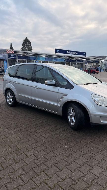 Gebraucht Ford S-MAX Ambiente 140 PS (102 kW) 2007 Silber Van / Kleinbus