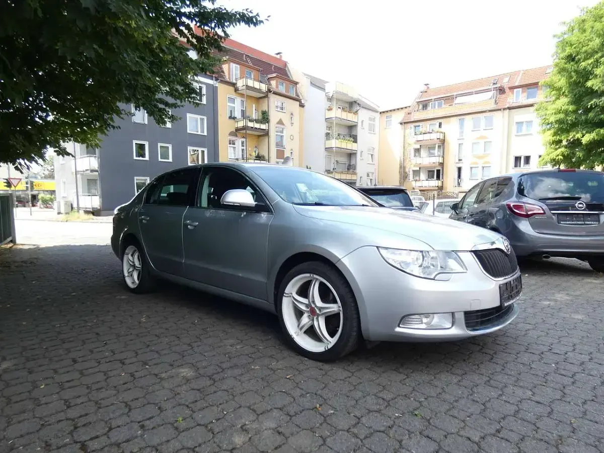 Gebraucht Skoda Superb Ambition 160 PS (117 kW) 2010 Brilliantsilber metallic Limousine