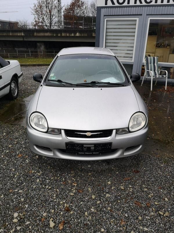 Silber Gebraucht 2000 Chrysler Neon Limousine | 1.900 € - Bild 1/4
