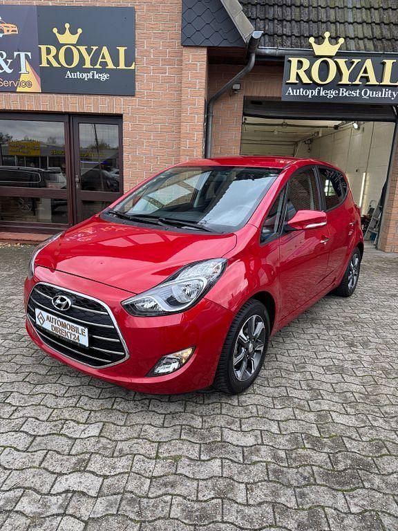 Rot Gebraucht 2017 Hyundai ix20 Passion Van / Kleinbus | 10.400 € (Guter Preis) - Bild 1/4