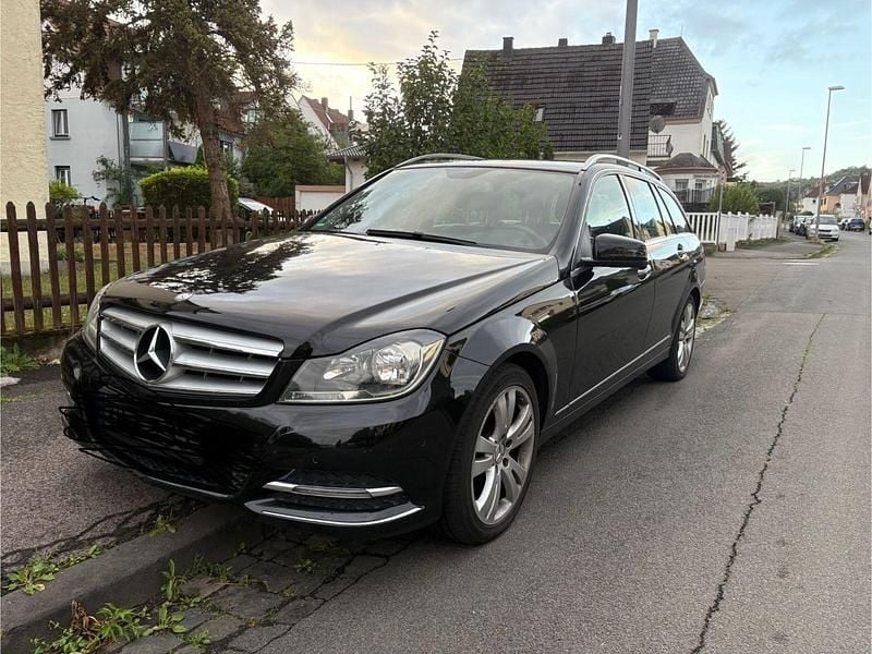 Schwarz Gebraucht 2013 Mercedes C180 Avantgarde Kombi | 9.800 € (Fairer Preis) - Bild 1/4