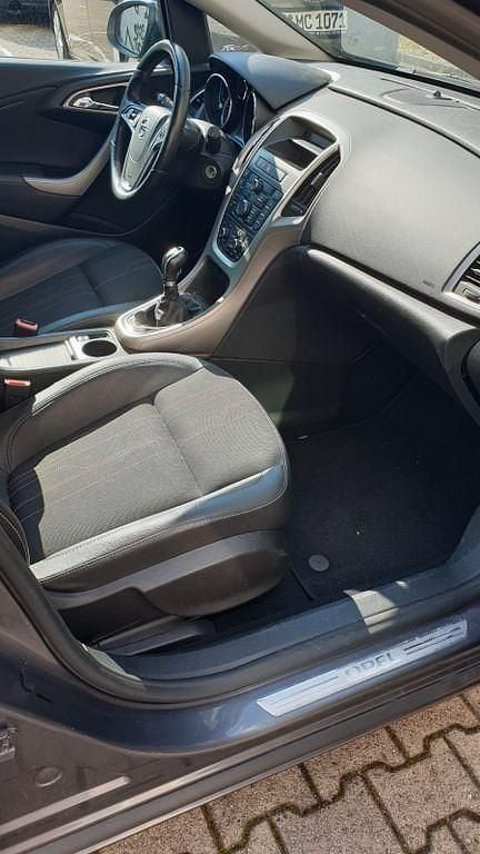 Second-hand Opel Astra 101 CP (74 kW) 2012 Maro Break