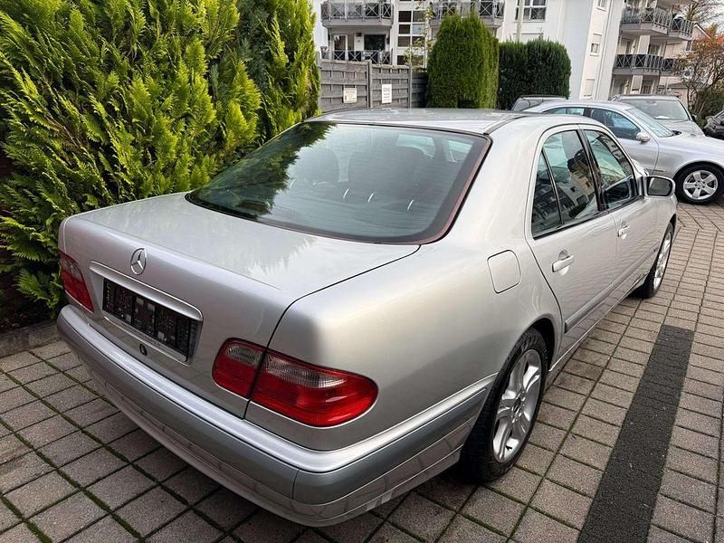 Gebraucht Mercedes E200 Classic 163 PS (119 kW) 2000 Silber Limousine