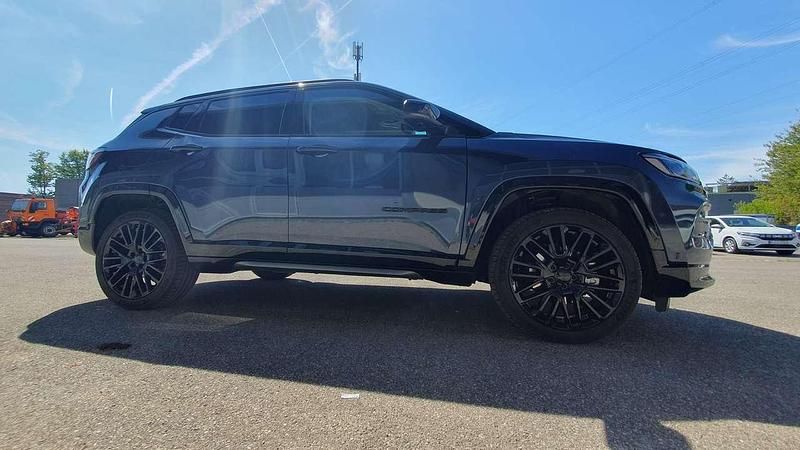 Second-hand Jeep Compass 131 CP (96 kW) 2023 Albastru SUV