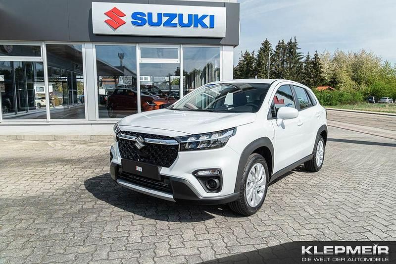 Cool white perl metallic Neu 2025 Suzuki SX4 S-Cross SUV | 22.990 € (Guter Preis) - Bild 1/4