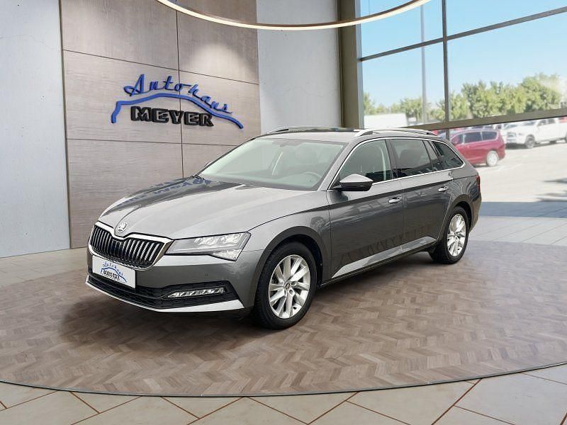 Graphite grau (metallic) Gebraucht 2024 Skoda Superb Kombi | 28.900 € (Teuer) - Bild 1/4