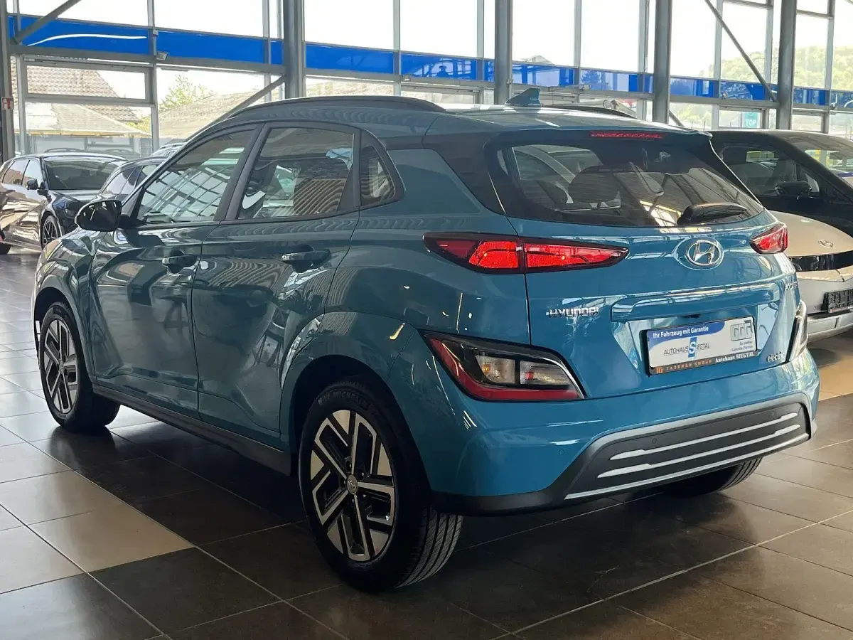 Gebraucht Hyundai Kona Select 100 kW (136 PS) 2023 Blau SUV