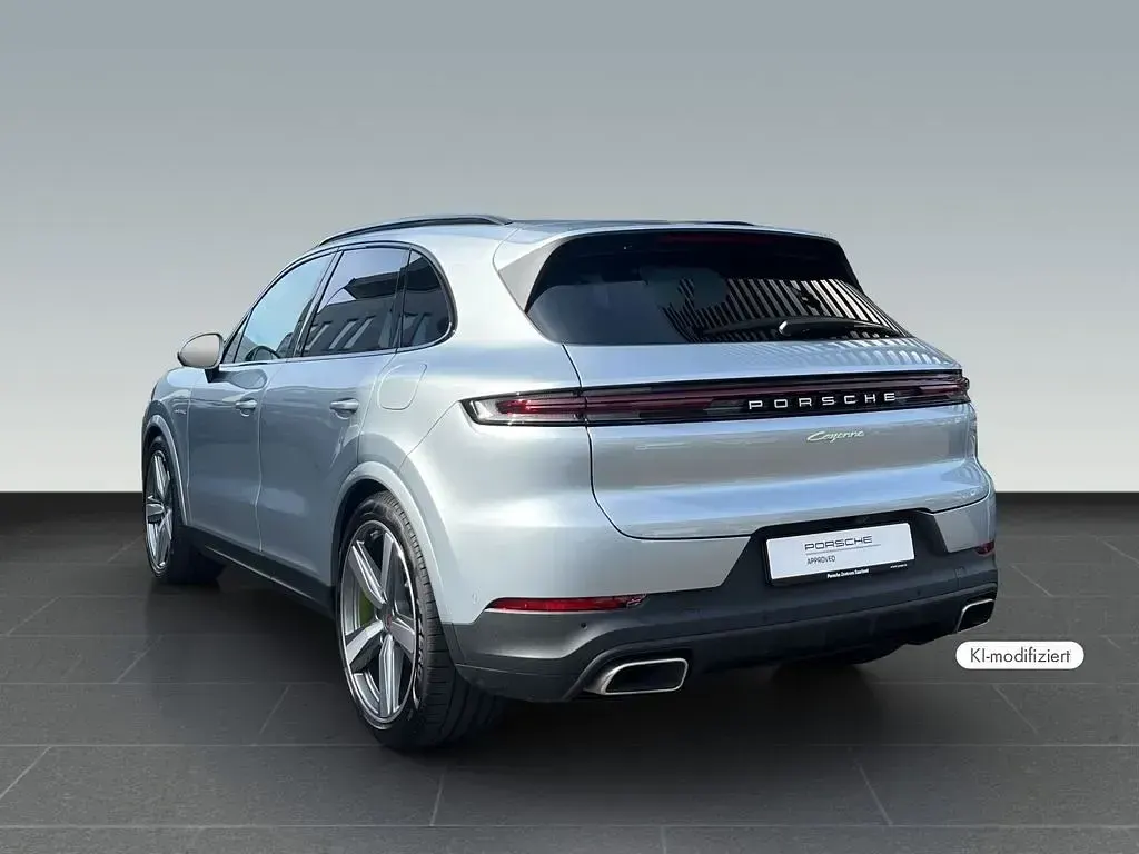 Gebraucht Porsche Cayenne E-Hybrid 470 PS (345 kW) 2024 Silber SUV