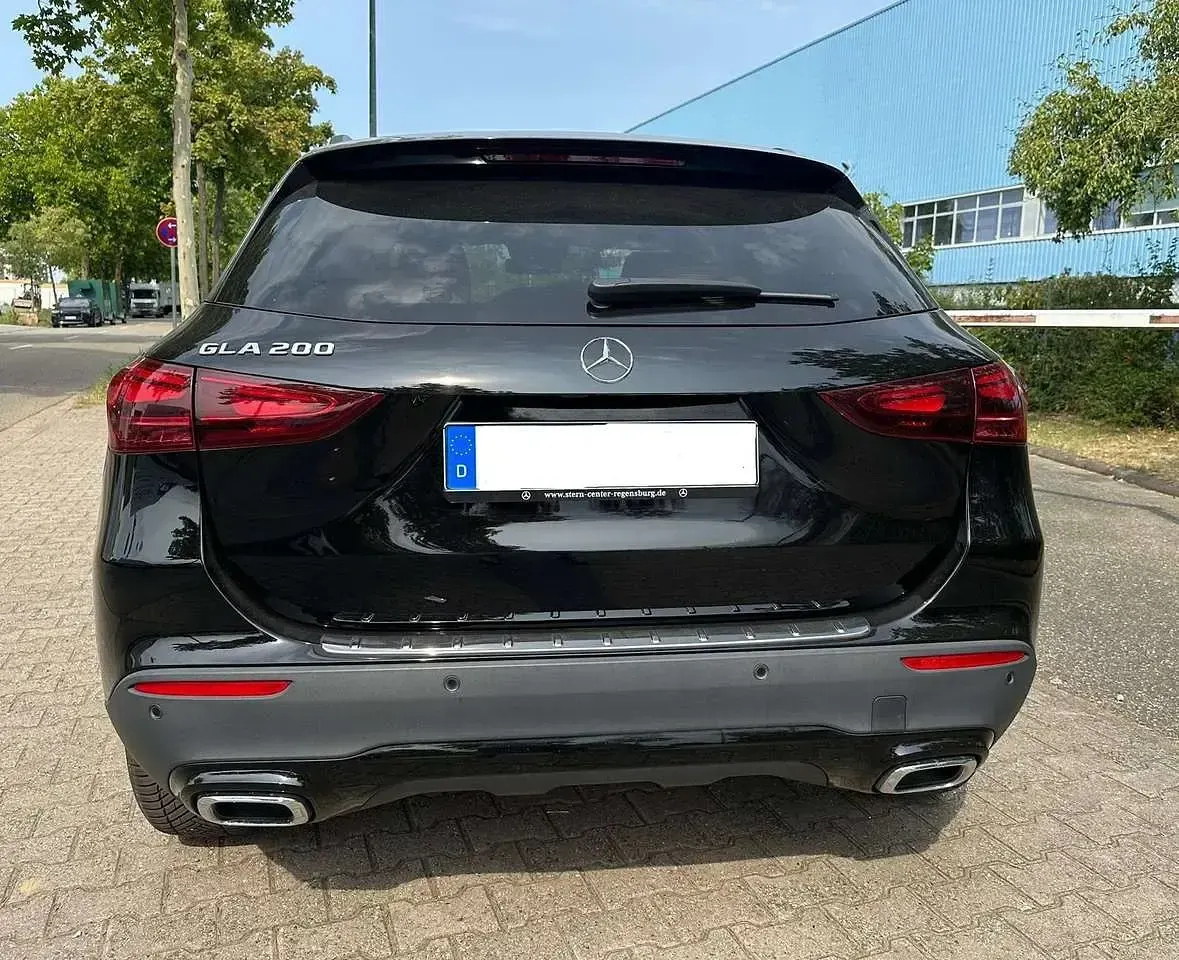 Gebraucht Mercedes GLA200 Progressive 163 PS (119 kW) 2024 Schwarz SUV