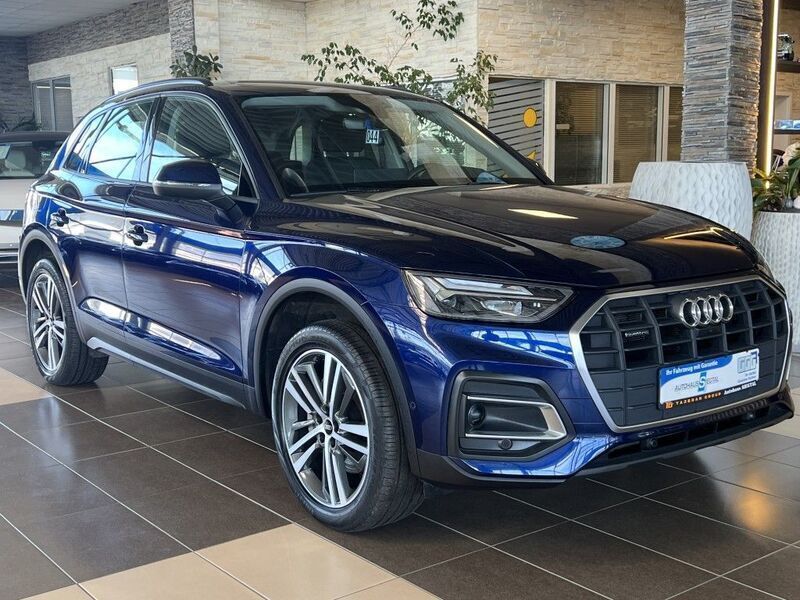 Blau navarrablau metallic (metallic) Gebraucht 2023 Audi Q5 Business SUV | 39.800 € (Superpreis) - Bild 1/4