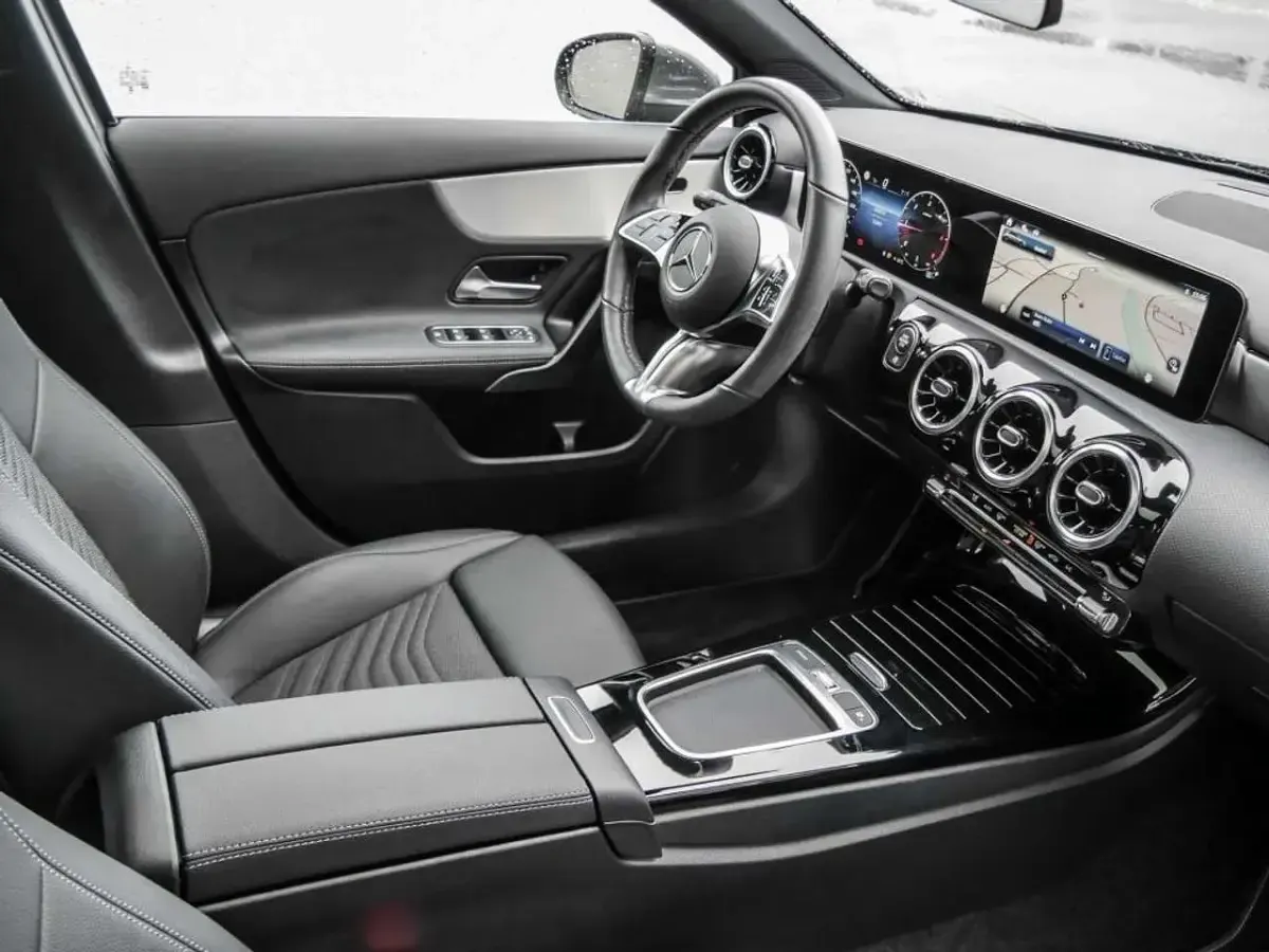 Gebraucht Mercedes A200 Progressive 150 PS (110 kW) 2024 Grau metalliclack mountaingra Limousine