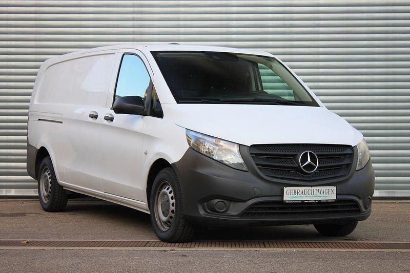 Weiß Gebraucht 2016 Mercedes V220 Van / Kleinbus | 15.870 € - Bild 1/4