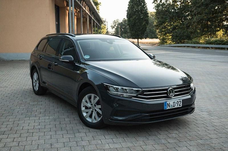 Grau Gebraucht 2020 VW Passat Kombi | 18.499 € (Guter Preis) - Bild 1/4
