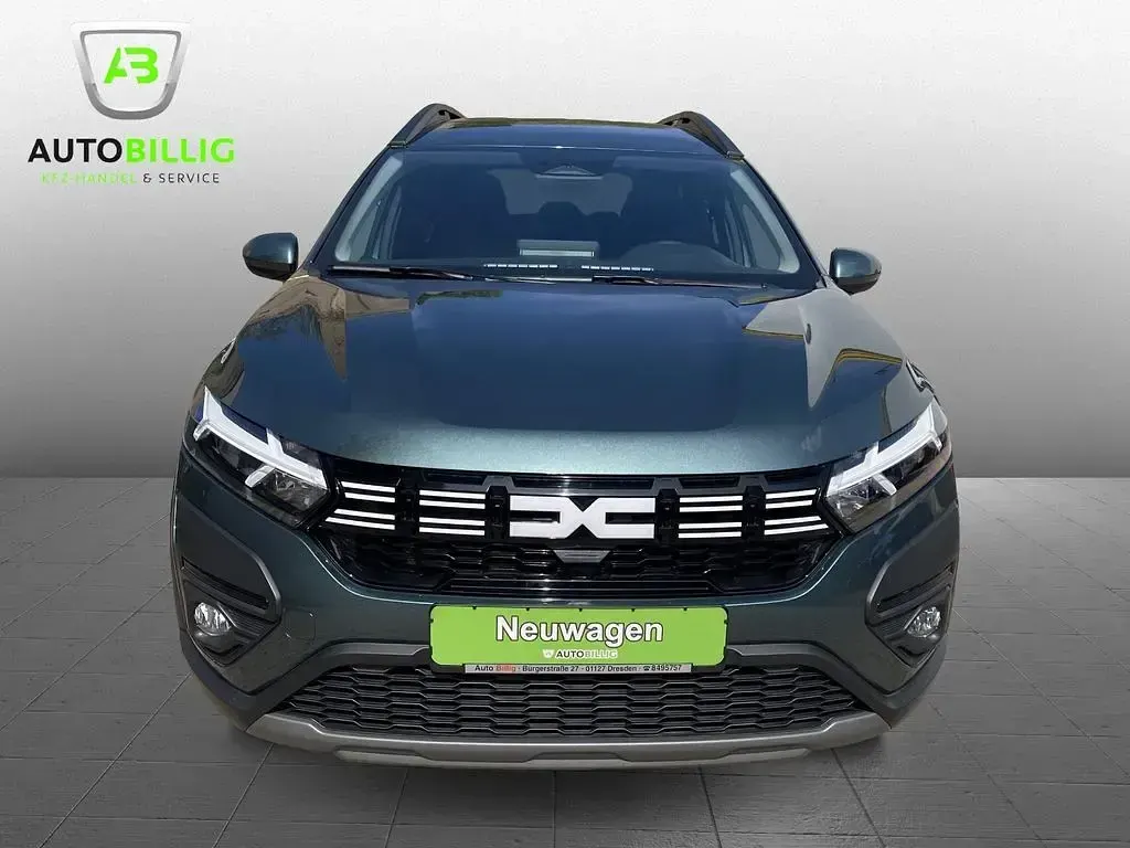 Neu Dacia Jogger Expression 110 PS (80 kW) 2026 Grün Van / Kleinbus
