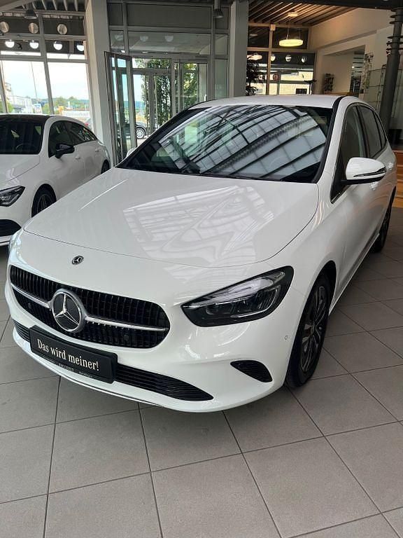 Weiß Gebraucht 2024 Mercedes B200 Progressive Van / Kleinbus | 32.950 € (Teuer) - Bild 1/4