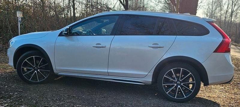 Gebraucht Volvo V60 CC Performance 220 PS (161 kW) 2017 Weiß Kombi