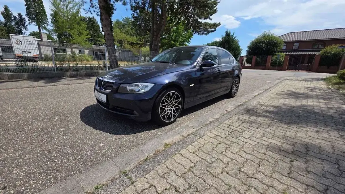 Gebraucht BMW 325 Comfort Edition 218 PS (160 kW) 2006 Blau Limousine