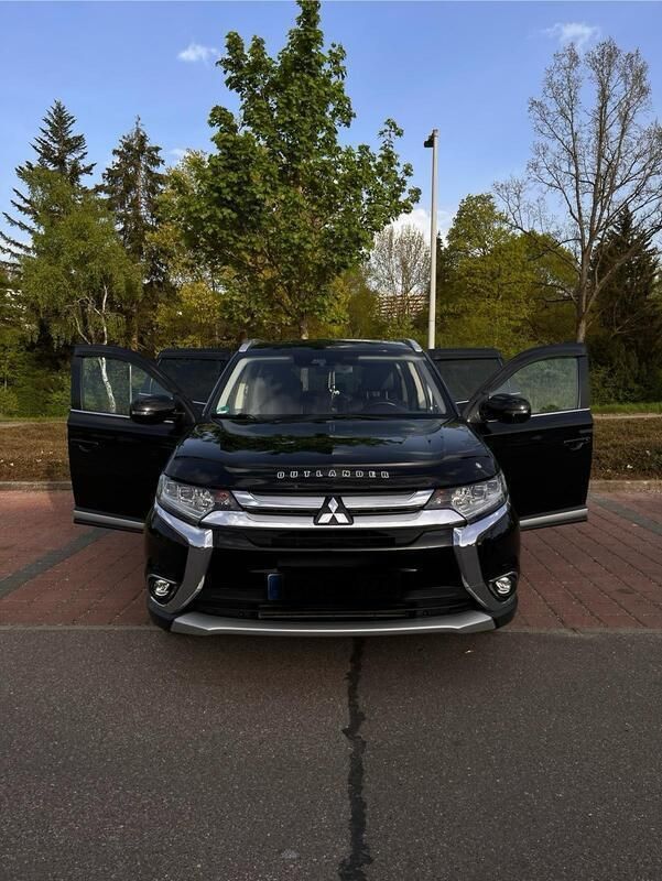 Schwarz Gebraucht 2017 Mitsubishi Outlander SUV | 19.900 € - Bild 1/4