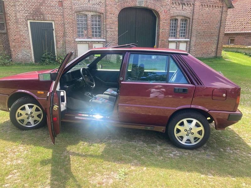 Gebraucht Lancia Delta 75 PS (55 kW) 1992 Rot Kleinwagen
