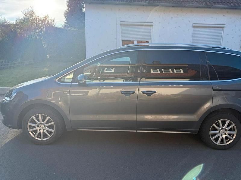Grau Gebraucht 2015 VW Sharan Cup Van / Kleinbus | 12.300 € (Guter Preis) - Bild 1/3
