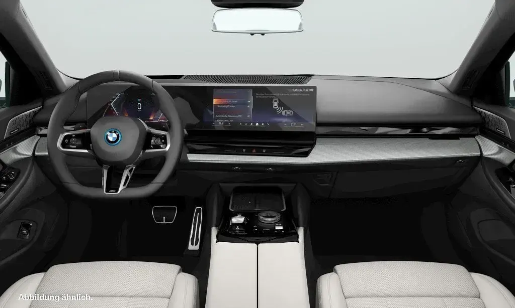 Gebraucht BMW 550e M Sport 313 PS (230 kW) 2025 Schwarz Limousine