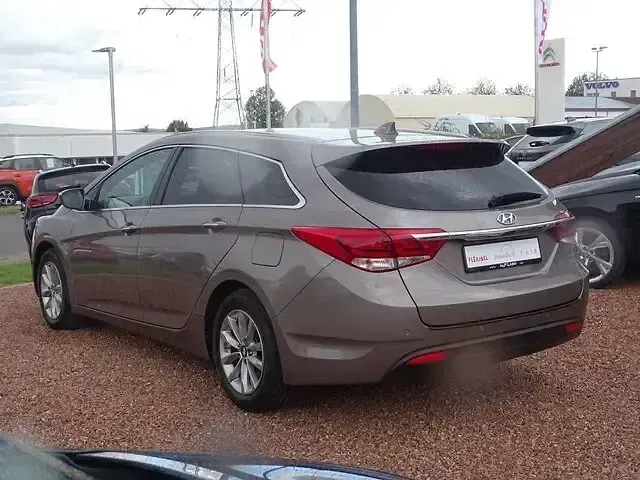 Gebraucht Hyundai i40 Trend 135 PS (99 kW) 2017 Schwarz Kombi