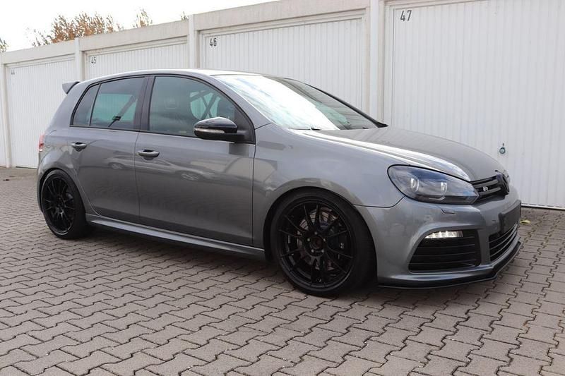 Grau Gebraucht 2011 VW Golf VI R Limousine | 19.990 € - Bild 1/4
