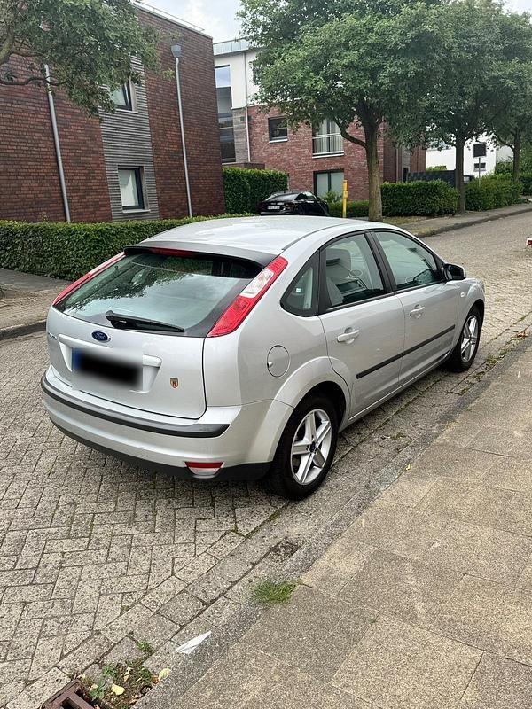 Usata Ford Focus 100 CV (73 kW) 2007 Grigio Berlina