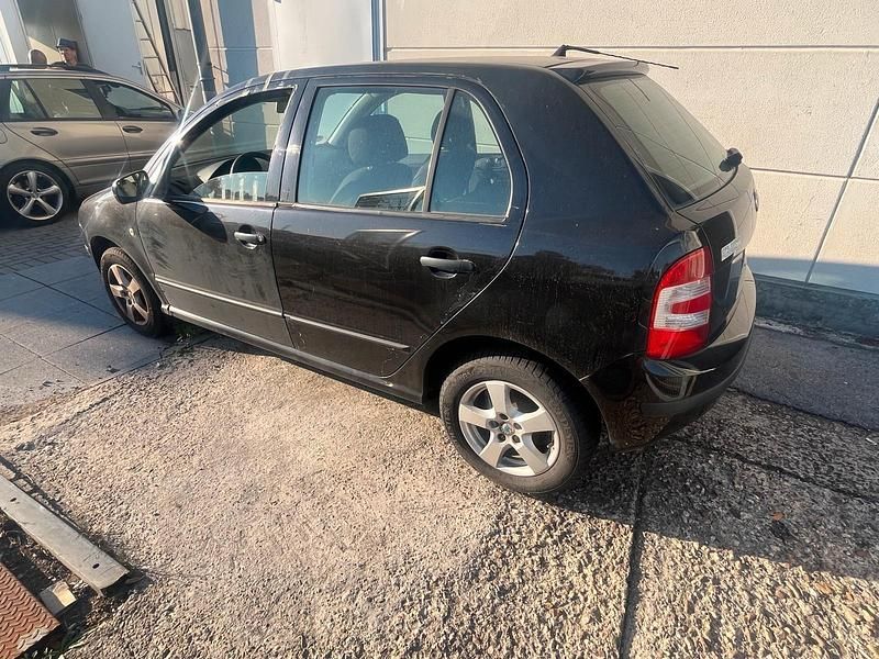 Schwarz Gebraucht 2005 Skoda Fabia Kleinwagen | 900 € (Fairer Preis) - Bild 1/4