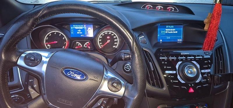 Gebraucht Ford Focus Sport 250 PS (183 kW) 2013 Weiß Limousine