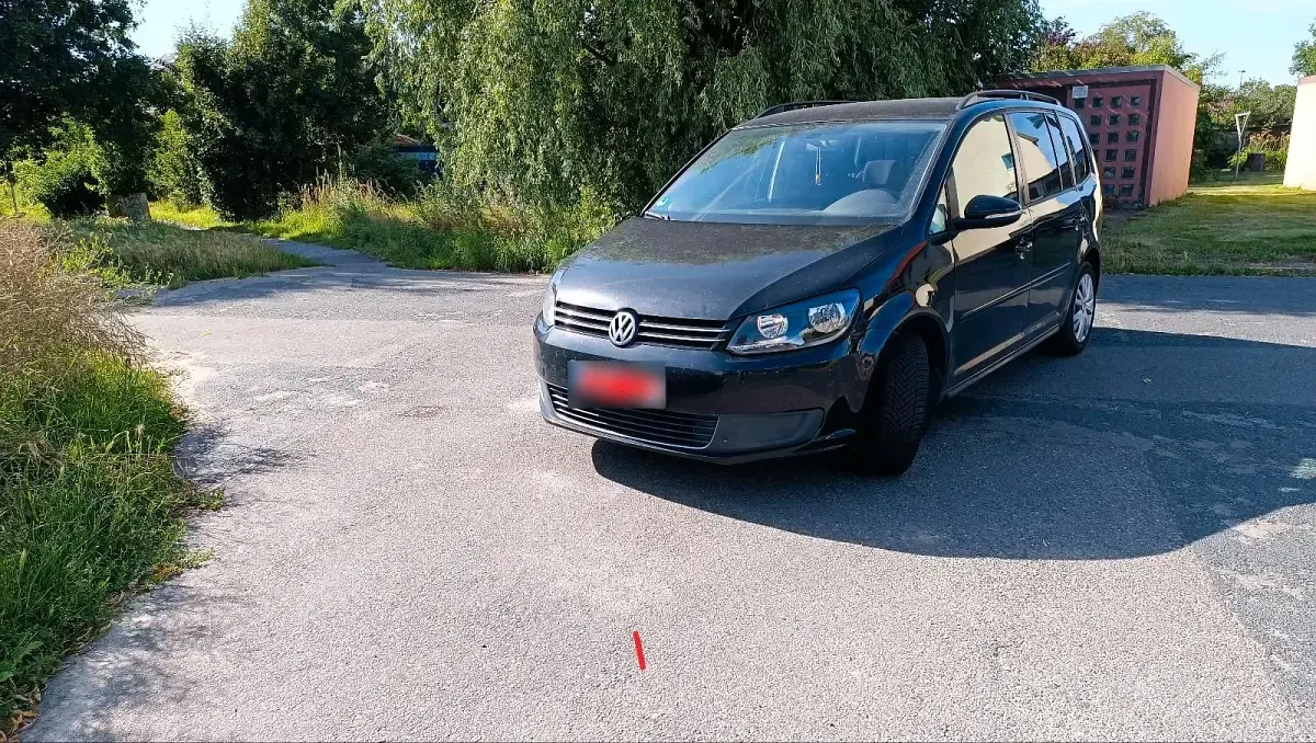 Gebraucht VW Touran 105 PS (77 kW) 2011 Schwarz Van / Kleinbus